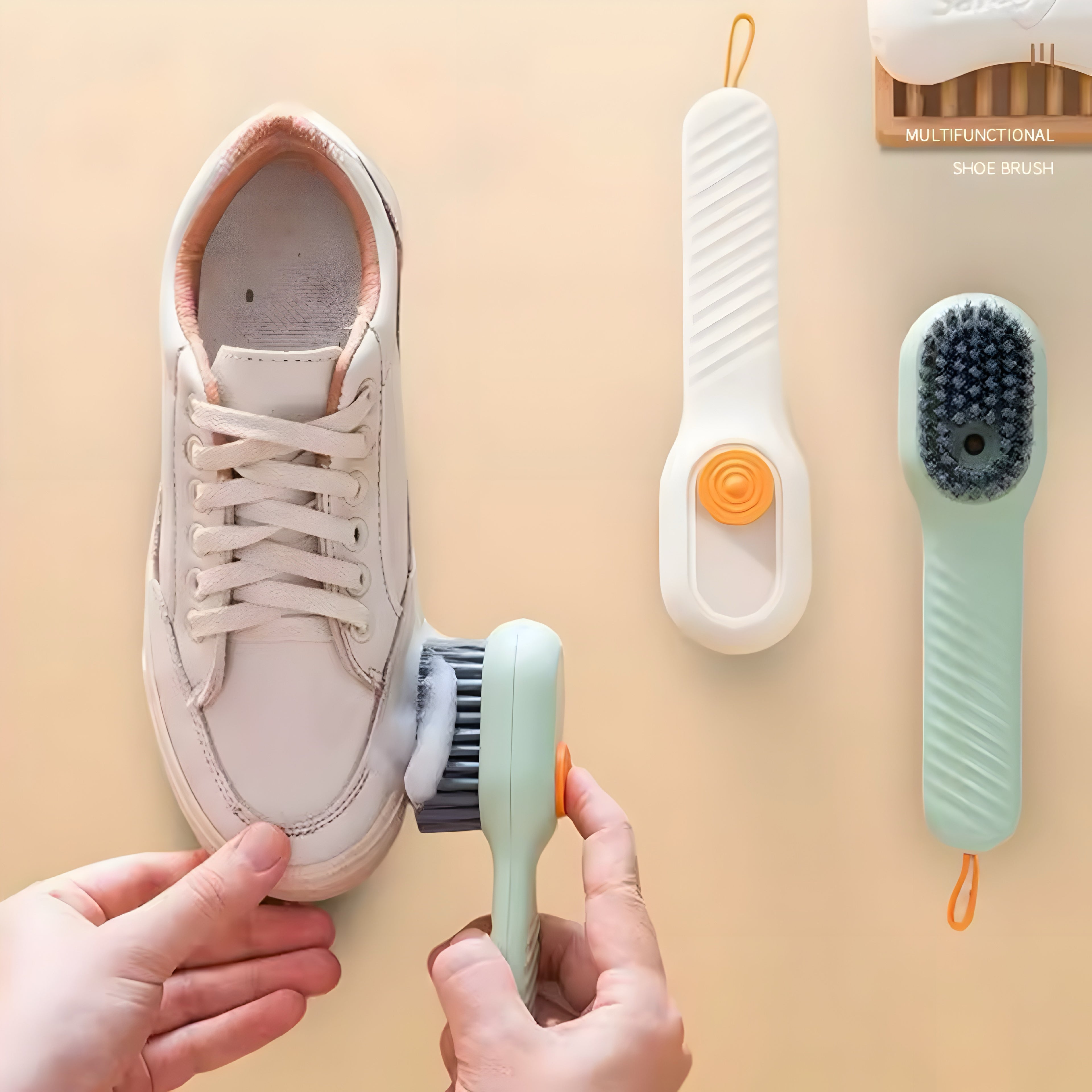 Brosse de nettoyage chaussures avec réservoir savon intégré – nettoyage rapide